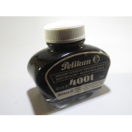 Bouteille d’encre noire...